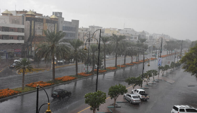 هطول الأمطار في دبي