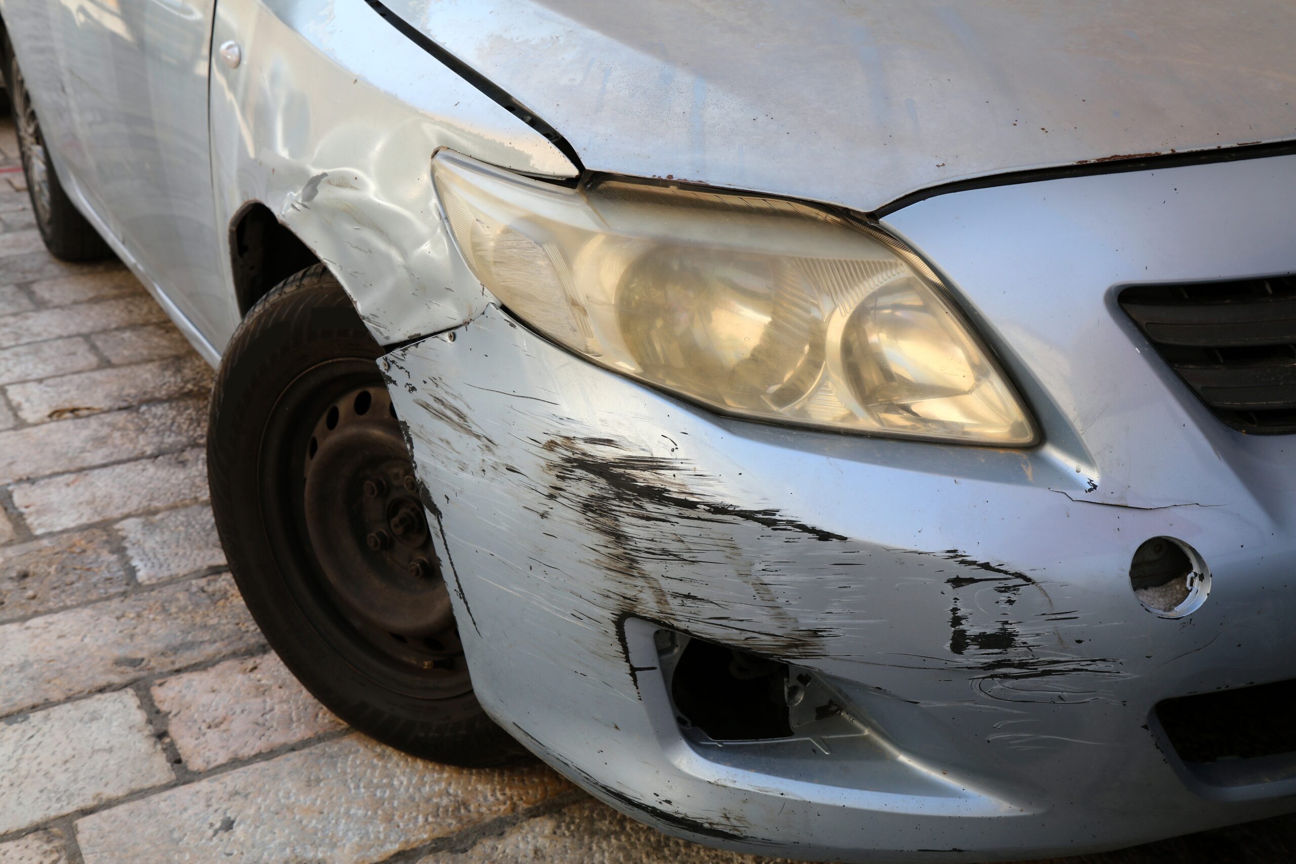 السيارات المعيبة