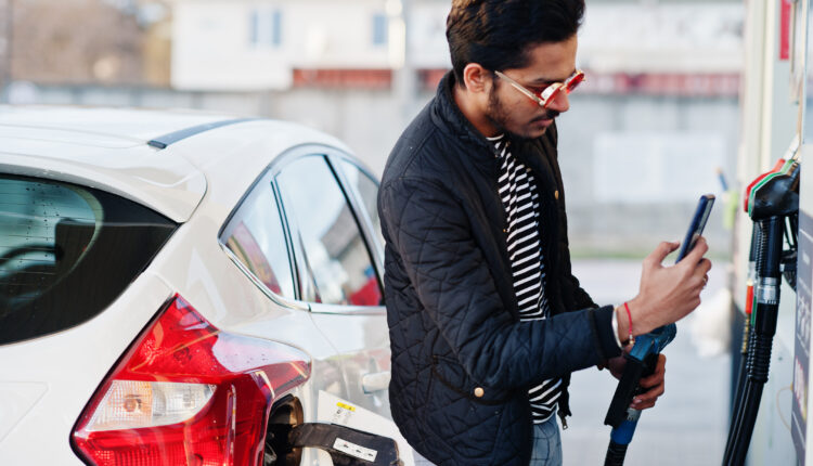 الدفع بالعملات الرقمية في محطات الوقود