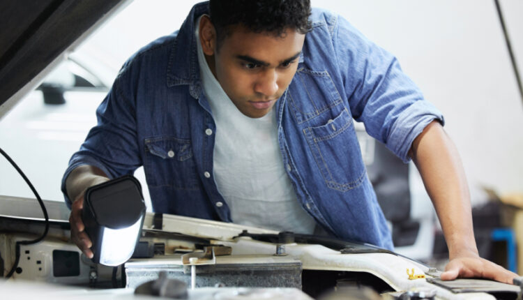 محرك السيارة