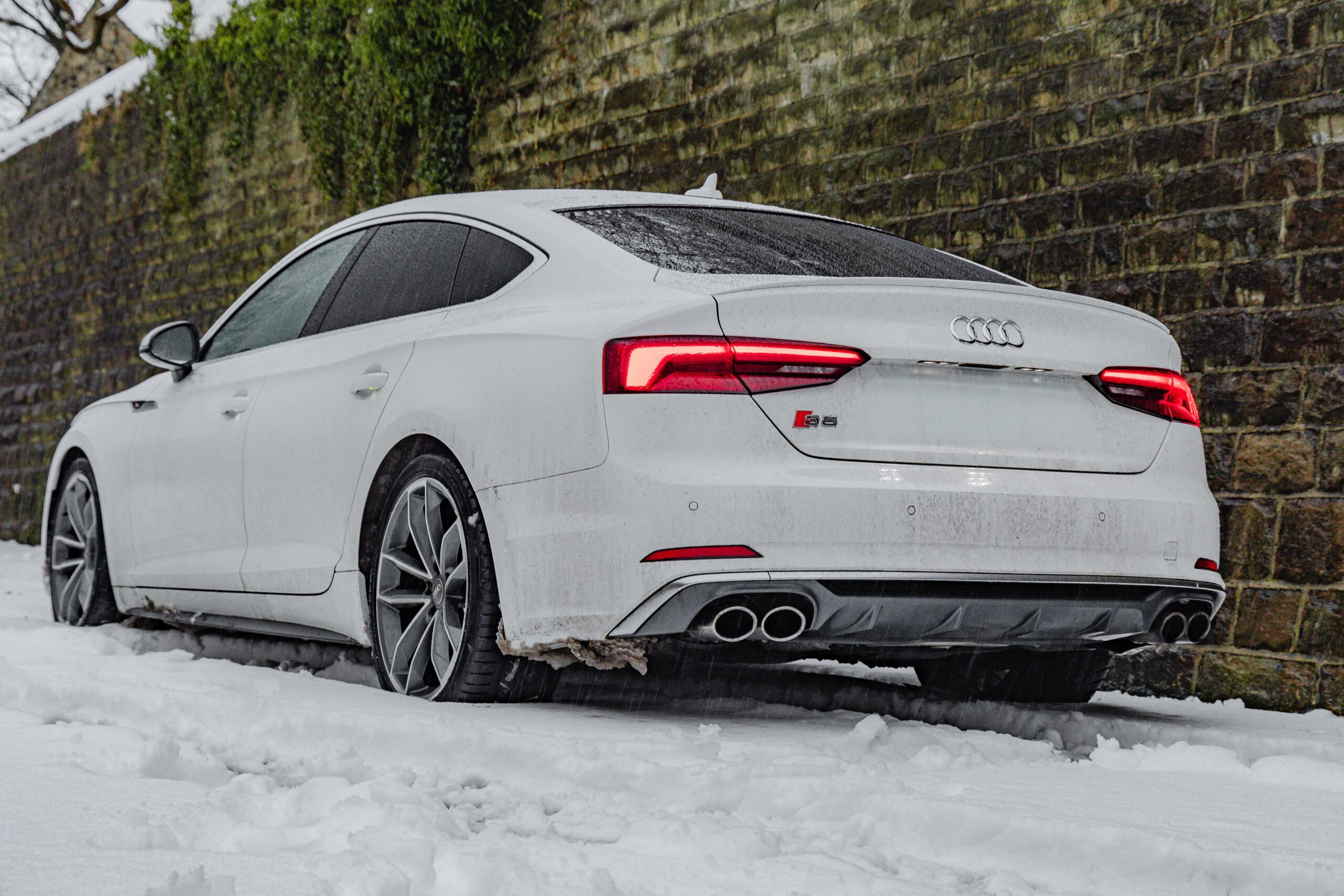 سيارات فاخرة