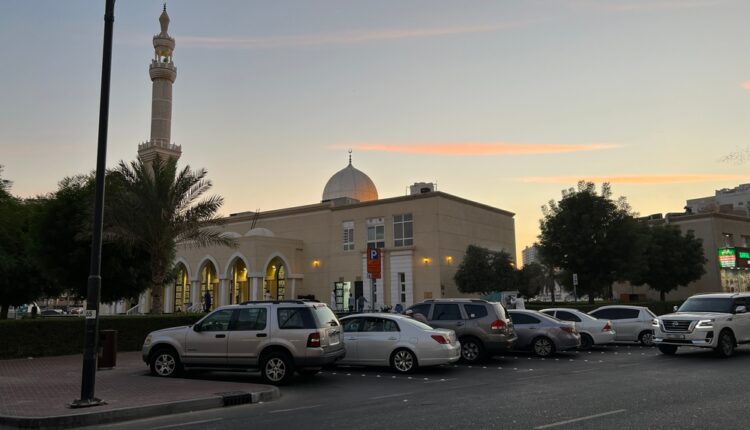 مواقف السيارات في الشارقة