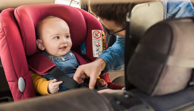 مقاعد الأطفال في السيارات