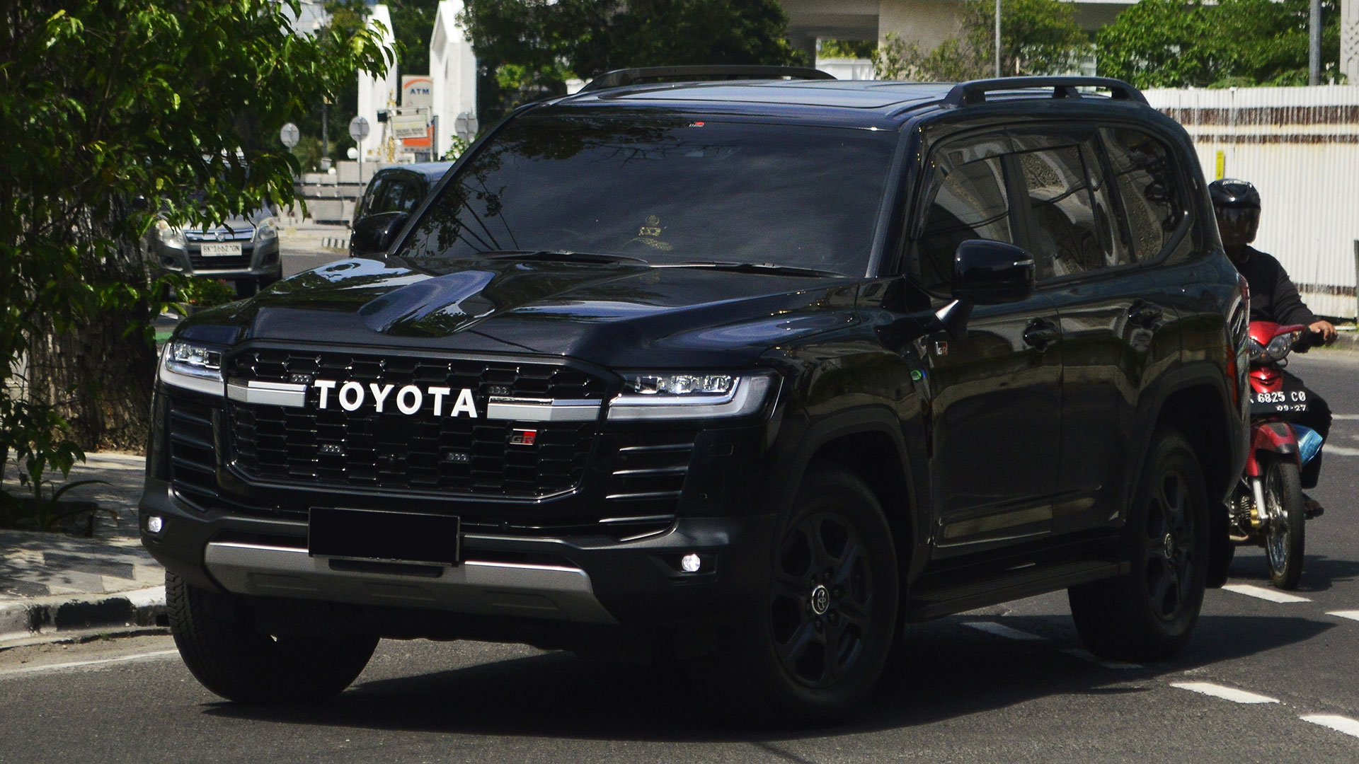 Toyota Land Cruiser GR| Arabwheels.ae