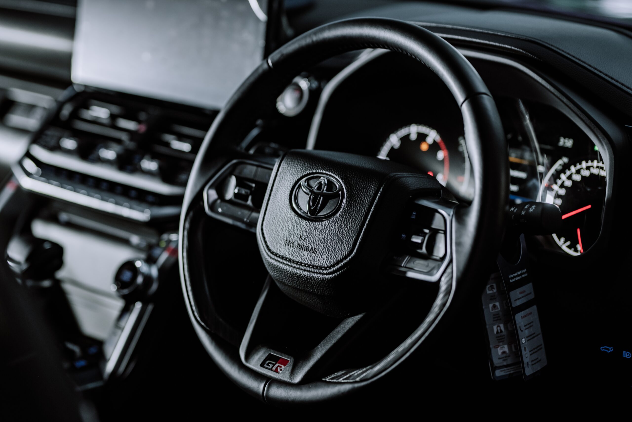 Interior and steering| Arabwheels.ae