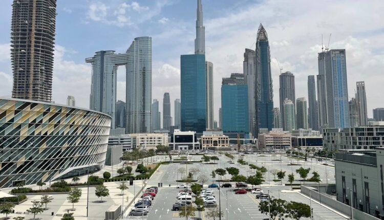 Downtown Dubai street parking with Burj Khalifa in the background – Variable Parkin Tariff 2025