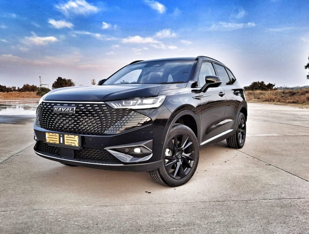 Haval H6 resale value: Front view of a black Haval H6 showing sleek design and modern features.