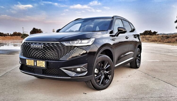 Haval H6 resale value: Front view of a black Haval H6 showing sleek design and modern features.