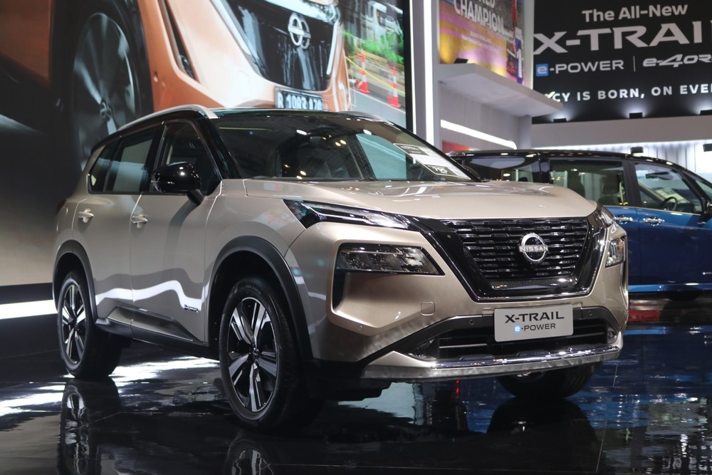 تويوتا فورتشنر مقابل نيسان إكس-تريل