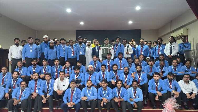 سائق حافلة مدرسية