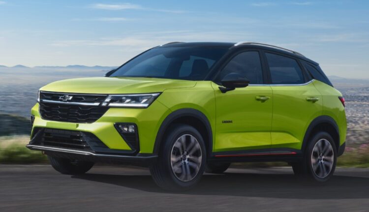 2026 Chevrolet Groove UAE in green with black roof, shown from the front three-quarter view.|ArabWheels.ae
