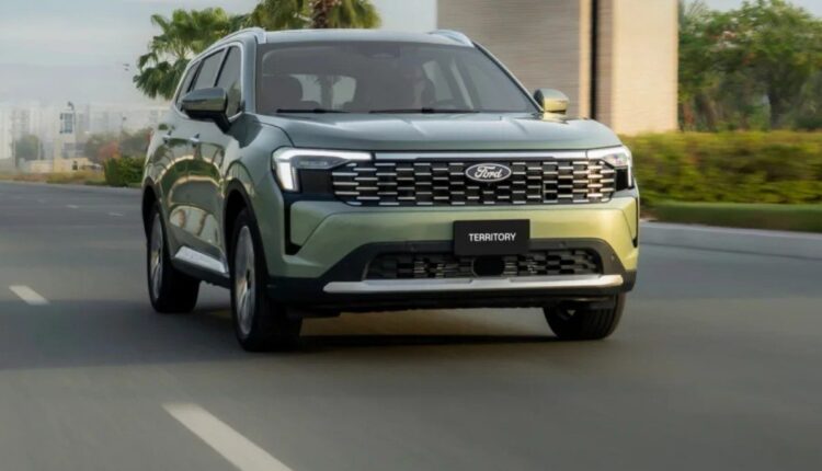 2026 Ford Territory SUV driving on the road, front three-quarter view|Arabwheels.ae